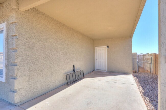 9399 W Tinajas Dr Arizona City, AZ 85123 photo 5