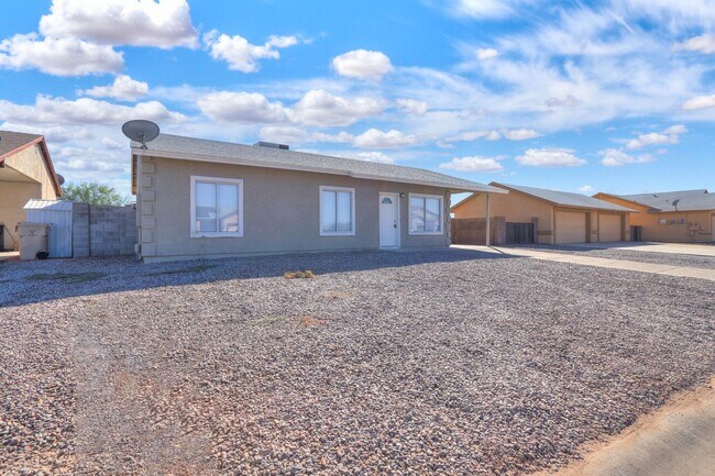 9399 W Tinajas Dr Arizona City, AZ 85123 photo 4