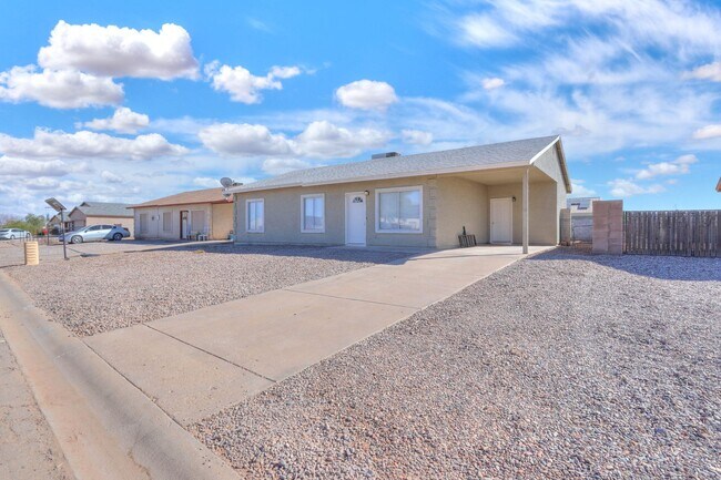9399 W Tinajas Dr Arizona City, AZ 85123 photo 2