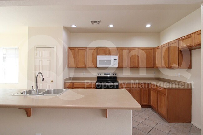 9120 W Hubbell St Phoenix, AZ 85037 photo 4