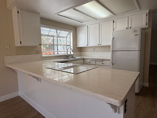 535 Bayview Park Dr Milpitas, CA 95035 photo 2