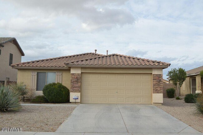 42426 W Desert Fairways Dr photo 4