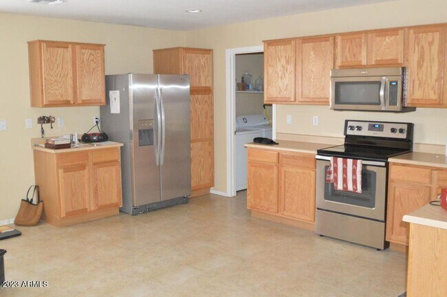 42426 W Desert Fairways Dr photo 5