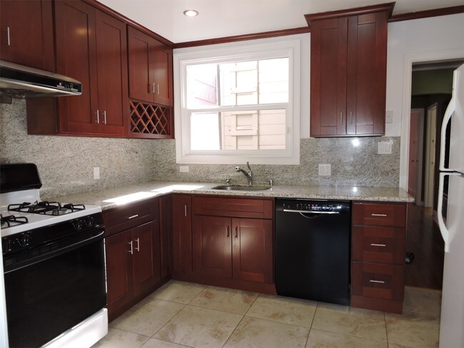 1877 8th Ave San Francisco, CA 94122 photo 5