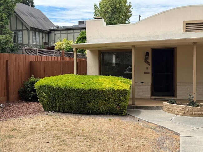 1095 Morris Ct San Jose, CA 95126 photo 2