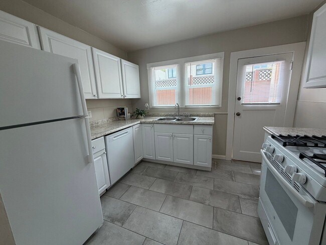 1095 Morris Ct San Jose, CA 95126 photo 4