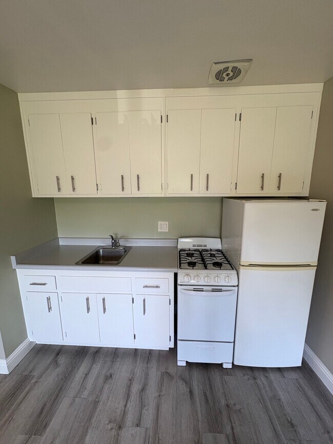 5499 Claremont Ave Oakland, CA 94618 photo 3