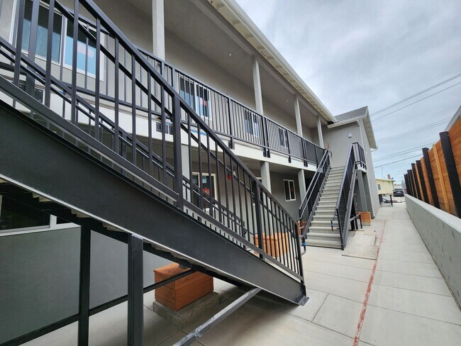 4124 Lyon Ave photo 2