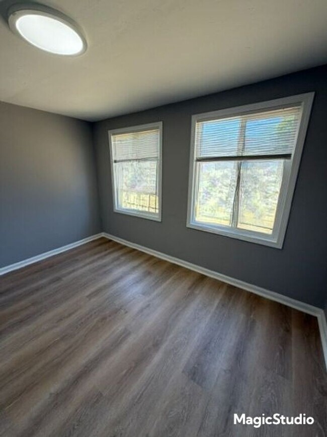 2835 Short St Oakland, CA 94619 photo 3