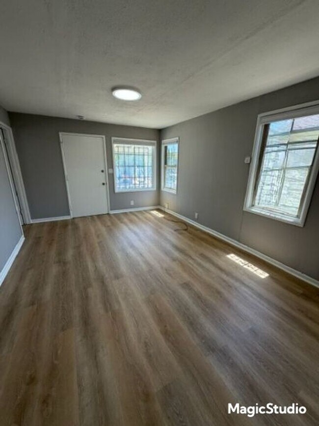 2835 Short St Oakland, CA 94619 photo 2