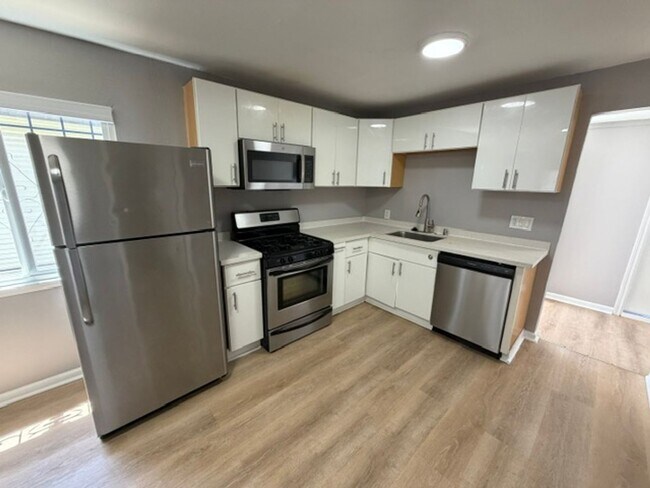 2835 Short St Oakland, CA 94619 photo 4