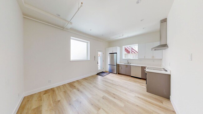 69 Horace St San Francisco, CA 94110 photo 2