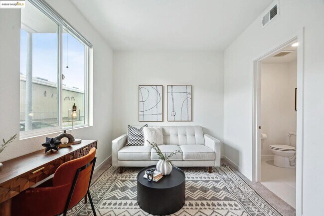 Modern 2+ Bedroom, 2++ Bathroom Living In The Heart Of West Oakland’s Prescott Neighborhood photo 4
