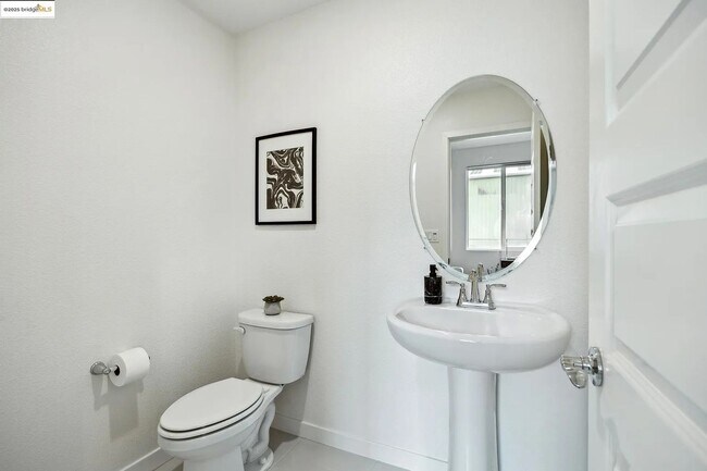 Modern 2+ Bedroom, 2++ Bathroom Living In The Heart Of West Oakland’s Prescott Neighborhood photo 5