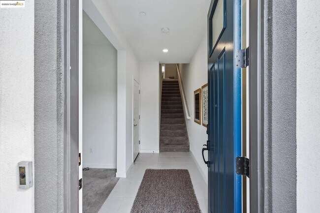Modern 2+ Bedroom, 2++ Bathroom Living In The Heart Of West Oakland’s Prescott Neighborhood photo 3