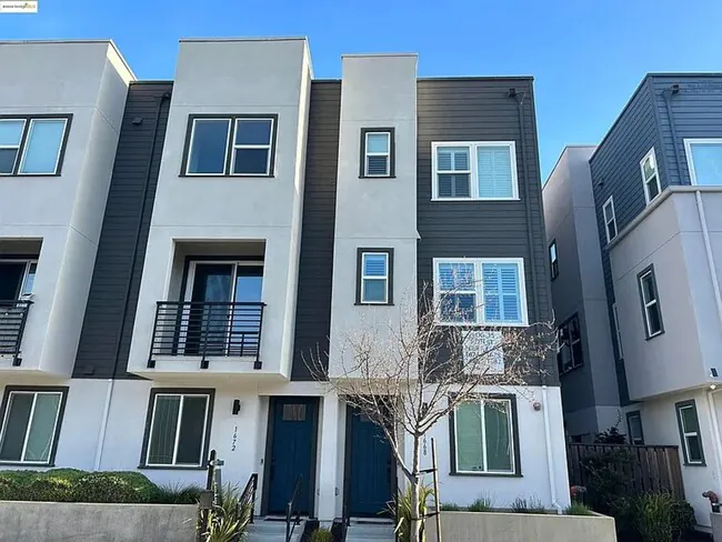 Modern 2+ Bedroom, 2++ Bathroom Living In The Heart Of West Oakland’s Prescott Neighborhood photo 2