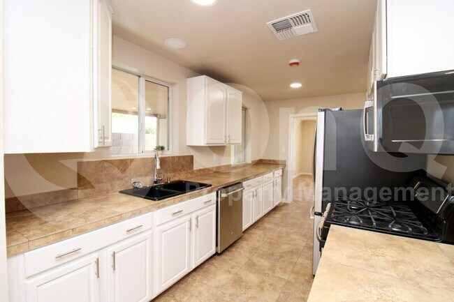 2929 W Garfield St Phoenix, AZ 85009 photo 4