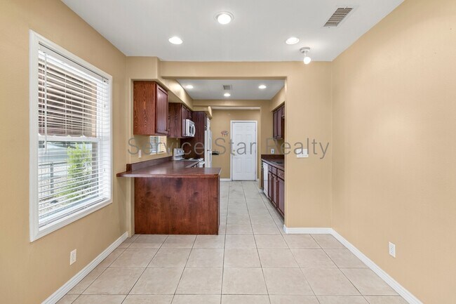 302 E Weldon Ave Phoenix, AZ 85012 photo 4