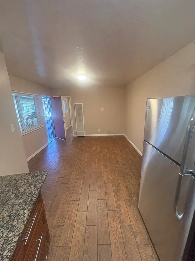 961 Yerba Buena Ave Oakland, CA 94608 photo 2