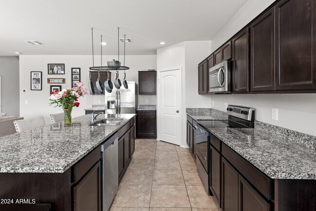35419 W San Ildefanso Ave Maricopa, AZ 85138 photo 2