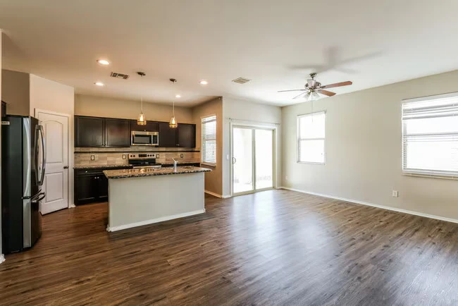 2444 W Tamarisk Ave Phoenix, AZ 85041 photo 4