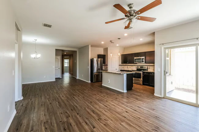2444 W Tamarisk Ave Phoenix, AZ 85041 photo 5