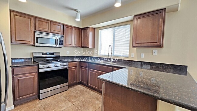 13642 W Desert Flower Dr Goodyear, AZ 85395 photo 5