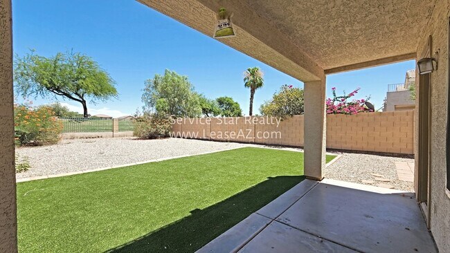 13642 W Desert Flower Dr Goodyear, AZ 85395 photo 2