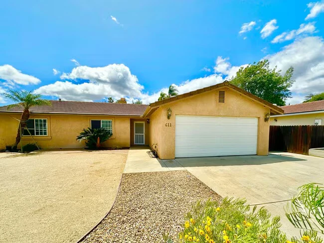 611 Summit Ave Fallbrook, CA 92028 photo 3