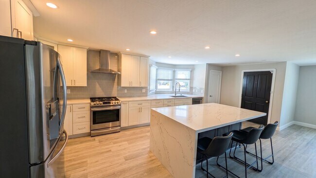 505 Lewis Ave San Leandro, CA 94577 photo 3
