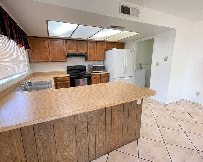 4746 W Aster Dr Glendale, AZ 85304 photo 4
