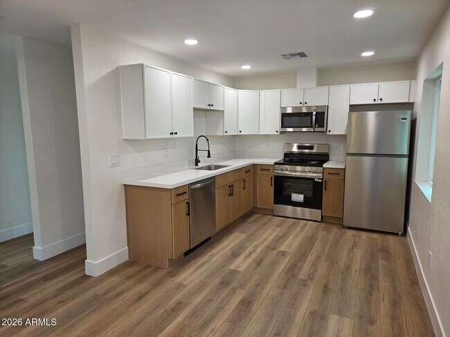 824 N 11th Ave Phoenix, AZ 85007 photo 4