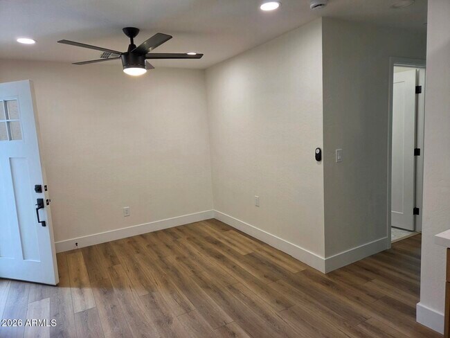 824 N 11th Ave Phoenix, AZ 85007 photo 5