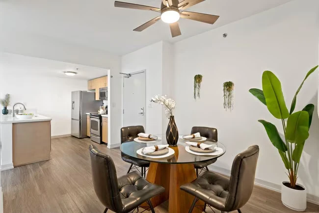 425 W Beech St San Diego, CA 92101 photo 4
