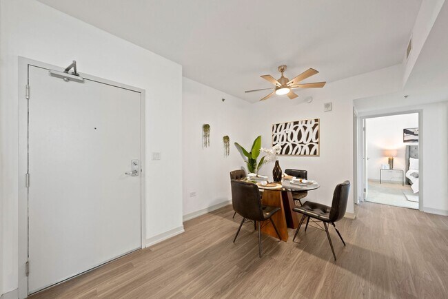 425 W Beech St San Diego, CA 92101 photo 3