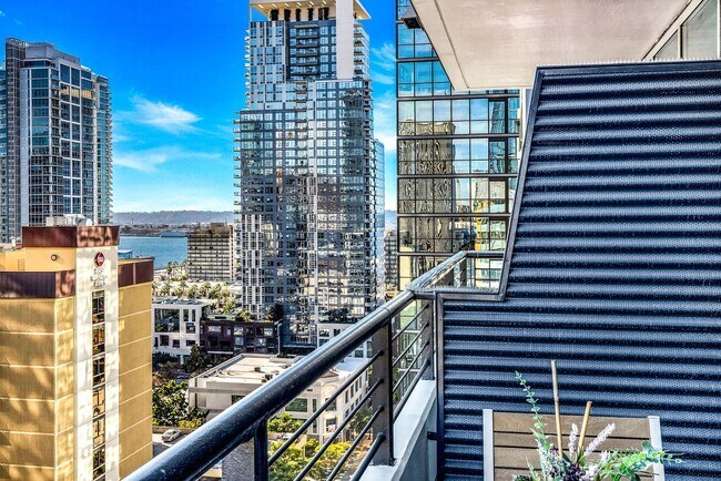 425 W Beech St San Diego, CA 92101 photo 2