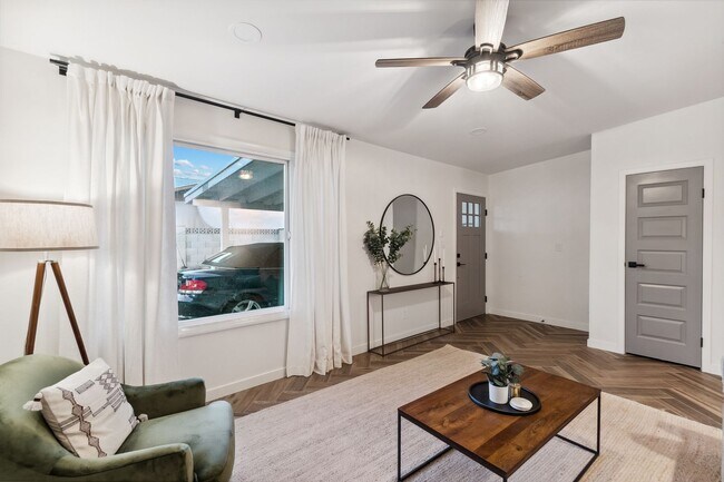 1249 E Bishop Dr Tempe, AZ 85282 photo 3