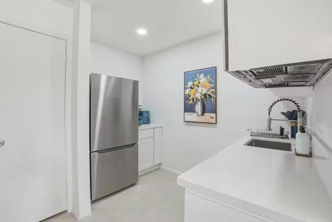 313 E Riviera Dr Tempe, AZ 85282 photo 3