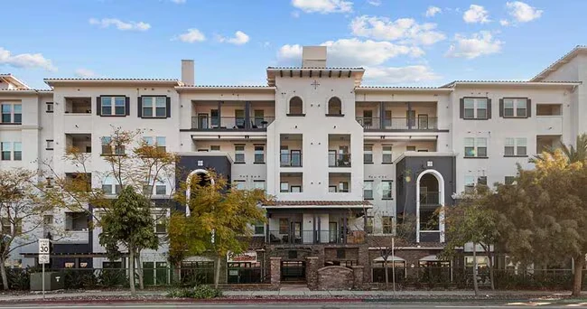 Iconic on Alvarado - Lease by the Bed photo 2