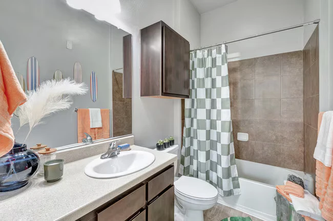 Iconic on Alvarado - Lease by the Bed photo 3