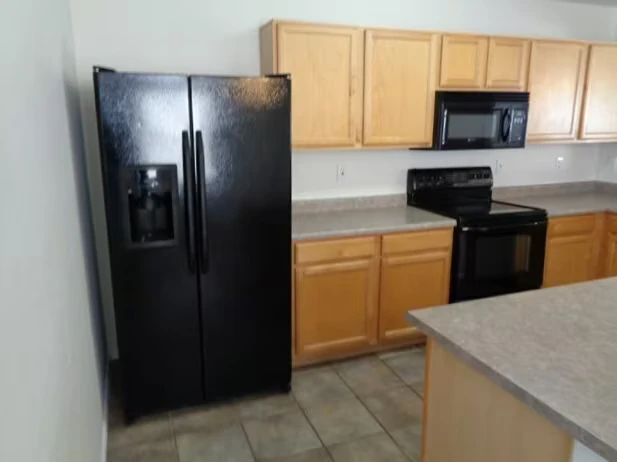 8057 W Hatcher Rd photo 3