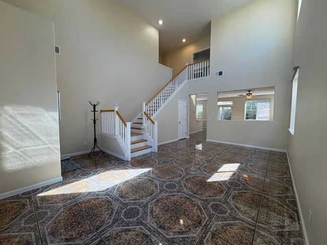 687 Rockspray Cir photo 3