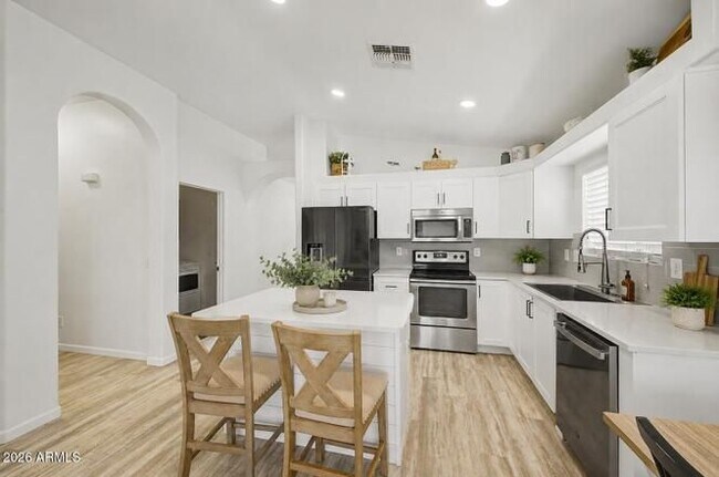 6771 W Caribbean Ln Peoria, AZ 85381 photo 3