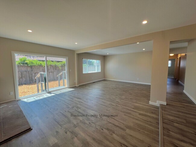 410 Sutter St Petaluma, CA 94954 photo 4