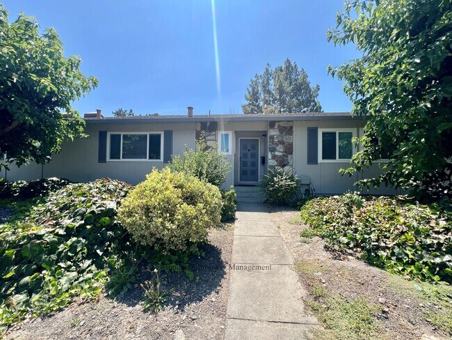410 Sutter St Petaluma, CA 94954 photo 2
