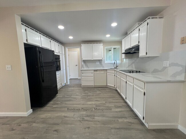 410 Sutter St Petaluma, CA 94954 photo 3