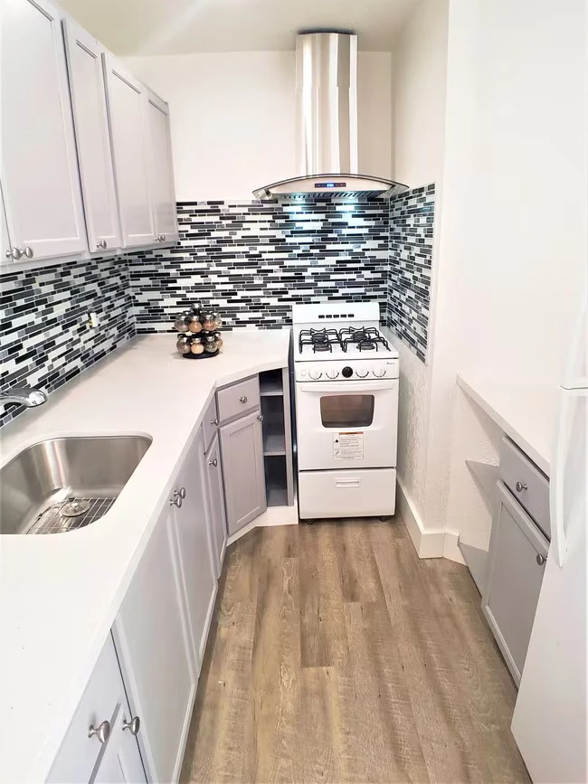 5421 Market St Oakland, CA 94608 photo 5