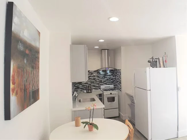 5421 Market St Oakland, CA 94608 photo 3