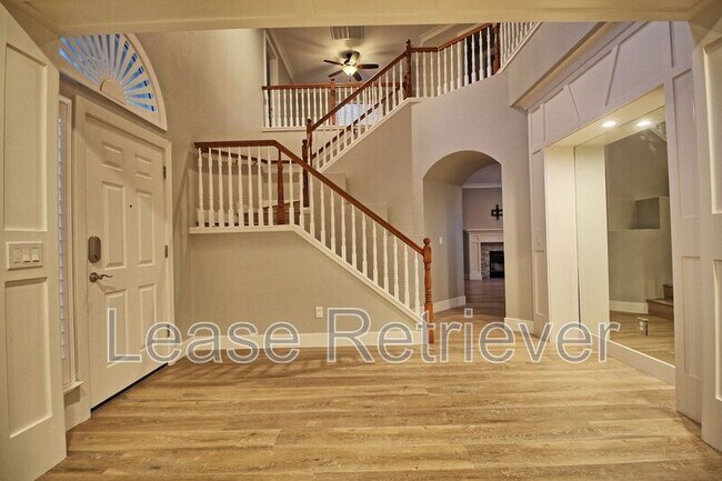 2359 Riviera Ct photo 3