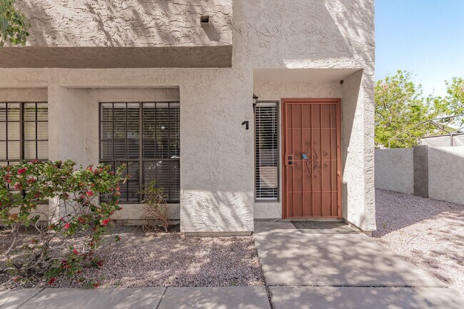 736 S Farmer Ave Tempe, AZ 85281 photo 2